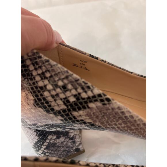 Donald Pliner Audry 8.5 Snake Skin 2.5 in Pump Closed Toe Heel - Picture 6 of 8